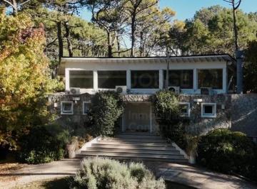 Casa · 330m² · 3 Dormitorios · Casa - Carilo