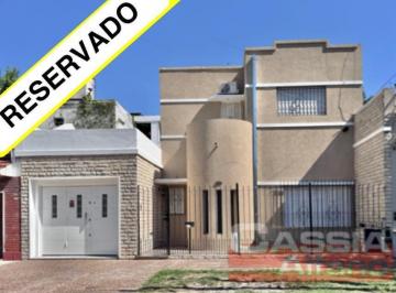 Casa · 200m² · 4 Ambientes · 2 Cocheras · Casa - Banfield Oeste