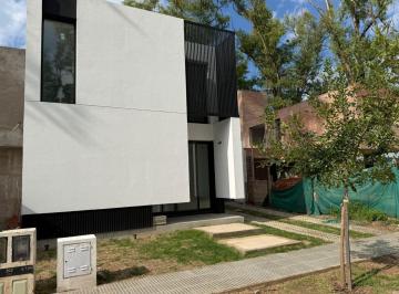 Casa · 145m² · 3 Dormitorios · 2 Cocheras · Casa a Estrenar Nuevo Malagueño Excelente Calidad