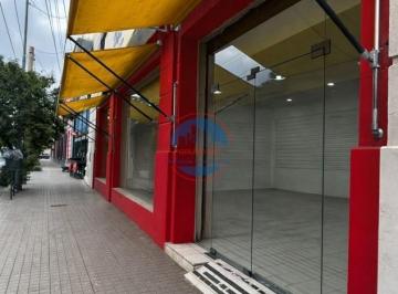 Local comercial · 260m² · 2 Ambientes · Alquiler Local Sobre Bulnes 1100