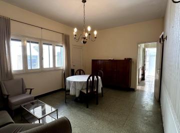 PH · 140m² · 4 Ambientes · Venta PH por Pasillo 4 Ambientes 2 Patios Terraza Caseros