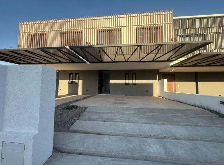 Casa · 147m² · 4 Ambientes · 2 Cocheras