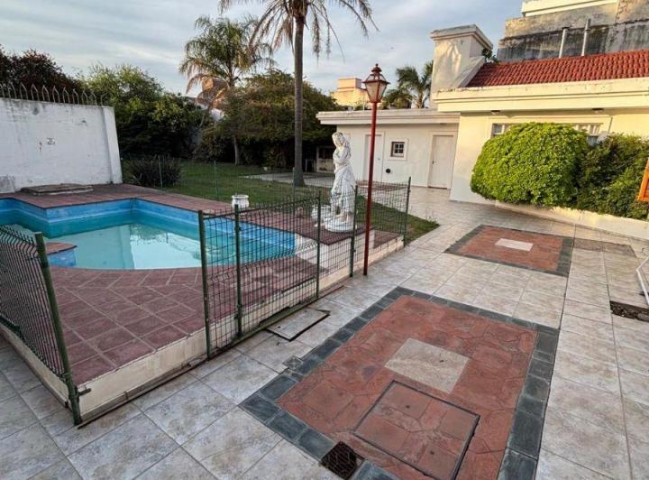 Casa · 500m² · 14 Ambientes · 3 Cocheras