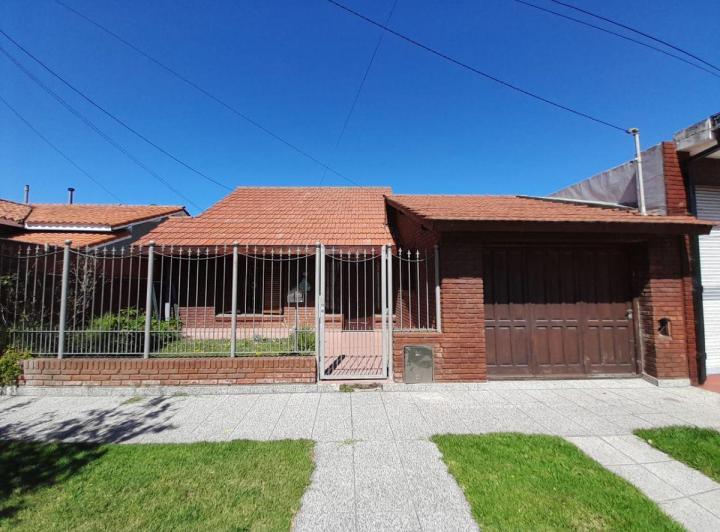 Casa · 90m² · 3 Ambientes · 1 Cochera
