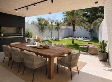 Casa · 225m² · 6 Ambientes · 1 Cochera · Casa Triplex en Venta en Lomas de San Isidro, San Isidro, G. B. a. Zona Norte