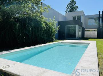 Casa · 127m² · 4 Ambientes · 2 Cocheras · Casa de 3 Dorm. a Estrenar en Barrio Aldea de Fisherton