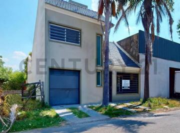 Casa · 150m² · 7 Ambientes · 1 Cochera · Venta de Casa - 4 Dorm.