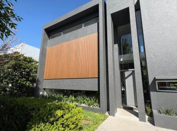 Casa · 220m² · 6 Ambientes · 5 Cocheras · Venta - Casa Estilo Moderno en Barrio St mathew'S - Pilar