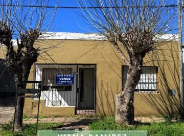Casa · 271m² · 3 Ambientes · 1 Cochera · Casa a Refaccionar de 3 Amb. en Venta, Barrio Sarmiento - Luján