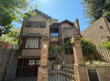 Casa · 274m² · 4 Ambientes · 2 Cocheras · Casa con Pileta en Venta, Cerca del Tren y Comercios, en La Lucila