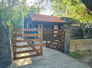 Casa de 4 ambientes, Funes · Casa en Funes con Pileta. a 30 m de Ruta 9
