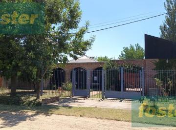 Casa · 210m² · 4 Ambientes · 2 Cocheras · Casa en Venta en Suipacha