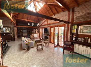 Casa · 210m² · 4 Ambientes · 2 Cocheras · Casa en Venta en Suipacha