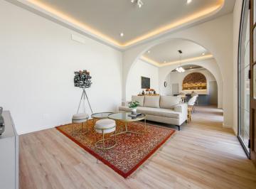 Casa · 203m² · 6 Ambientes · 1 Cochera · Casa en Venta 4 Dorm. con Cochera, Quincho, Jardín y Pileta en Rosario