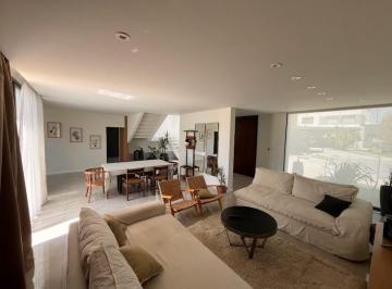 Casa · 268m² · 5 Ambientes · 2 Cocheras · Casa en Venta Las Golonrinas Hudson