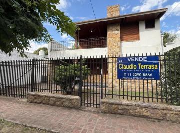 Casa · 136m² · 5 Ambientes · 3 Cocheras · Chalet en Venta en R. Calzada