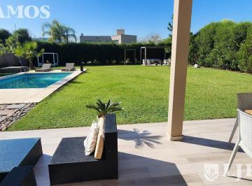 Casa · 170m² · 7 Ambientes · Impecable. Apta Credito. Lote Interno.