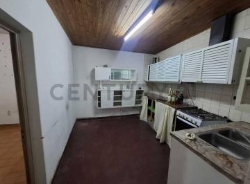 Casa · 120m² · 5 Ambientes · 1 Cochera · Casa en Venta en Ciudad
