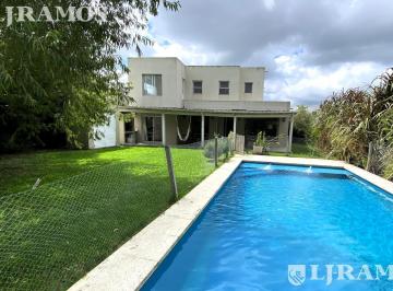 Casa · 260m² · 7 Ambientes · 4 Dorm. y Area de Servicio. Lote Interno.