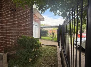 Casa · 90m² · 4 Ambientes · 1 Cochera · Casa en Venta de 4 Ambientes en José Mármol