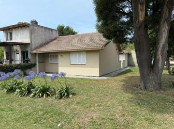 Casa de 3 ambientes, Santa Clara del Mar · Chalet en Venta en Excelente Ubicación de Vivienda Permanente, Sobre Calle Los Ángeles