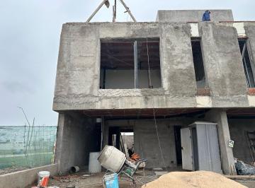 Casa · 130m² · 3 Ambientes · 2 Cocheras · Duplex 2 Dorm Premium con Financiacion. Brisas de Manantiales