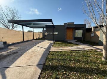 Casa · 155ha · 6 Ambientes · 2 Cocheras · Casa de Categoría en Venta – Barrio Gardens, Luján de Cuyo