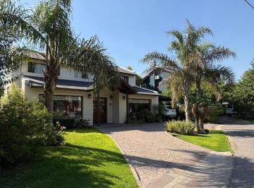 Casa · 217m² · 4 Ambientes · 2 Cocheras · Casa en Venta en Barrio Altos del Sol Ituzaingo