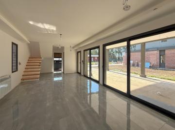 Casa · 177m² · 5 Ambientes · 1 Cochera · Condominios Tierra de Sueños 3 - Roldan - Casa Premium 2 Dorm. Jardin Parrillero Terraza