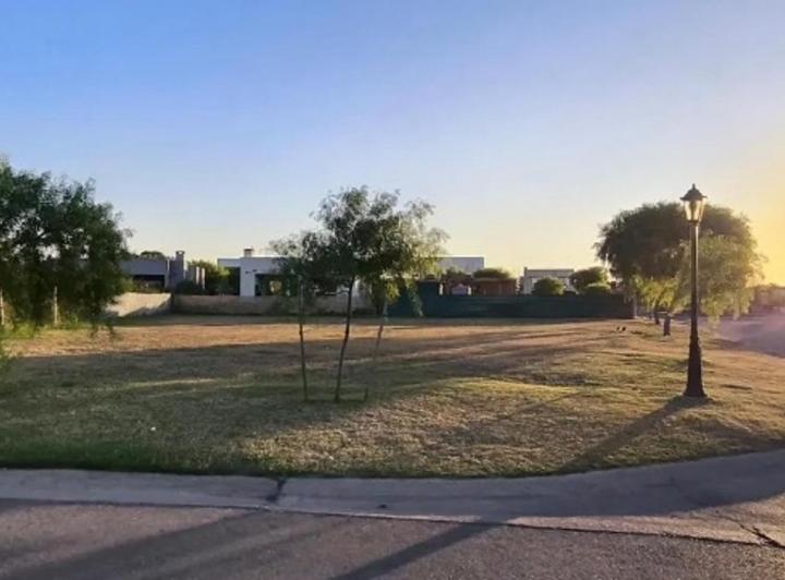 Terreno · 663m²