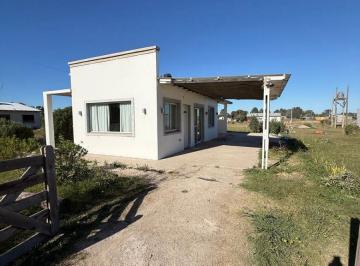 Casa de 3 ambientes, Miramar · Casa Ubicada en Av Colon del Extremo Entre Av Juan Chapar y La Madrid Barrio Parque Bristol