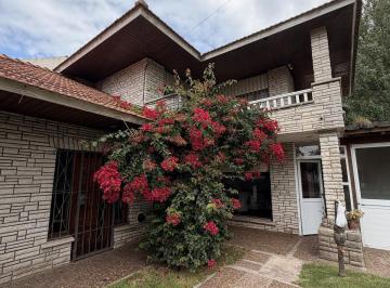 Casa · 200m² · 6 Ambientes · 2 Cocheras · Casa en Constitución de 6 Amb