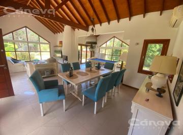 Casa · 300m² · 7 Ambientes · 2 Cocheras · Ubicacion Inmejorable, Importante Propiedad, Impecable de 7 Amb.