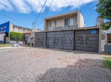 Casa · 196m² · 5 Ambientes · 4 Cocheras · Casa en Venta en Quilmes
