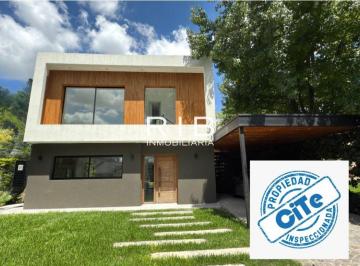 Casa de 5 ambientes, Pilar · Con Renta - Impecable Propiedad Moderna