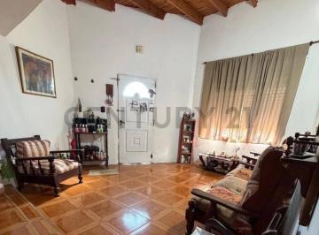 Casa · 152m² · 5 Ambientes · 2 Cocheras · Casa en Venta en Villa Elvira