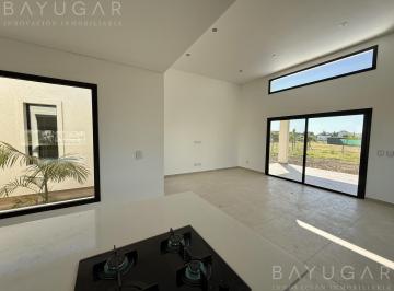 Casa · 145m² · 5 Ambientes · 3 Cocheras · Casa en Venta - Barrio Santa Elena, Pilar del Este