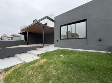Casa · 160m² · 5 Ambientes · 2 Cocheras · Amplia Casa en Rincones de Manantiales