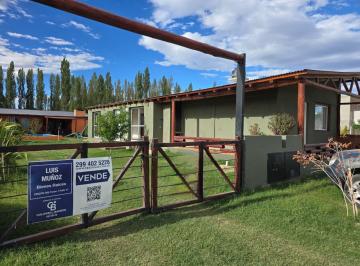 Casa · 210m² · 4 Ambientes · Venta de 3 Propiedades Mas Pileta y Quincho.