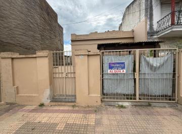 Casa de 3 ambientes, La Plata · Retasada! Casa Antigua, con 2 Dorm. en Alquiler en Tolosa, Sobre un Lote de 200 m²