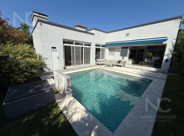 Casa · 190m² · 4 Ambientes · 2 Cocheras · Casa de 4 Ambientes en Venta Altos de Hudson 2!
