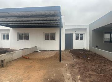 Casa · 72m² · 4 Ambientes · 2 Cocheras · Casa en Docta Av