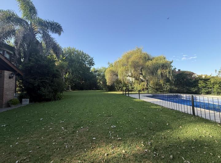 Casa · 320m² · 7 Ambientes