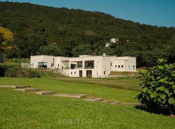 Casa · 700m² · 6 Ambientes · 8 Cocheras · Casa en Valle Escondido Salta
