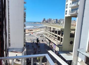 Departamento · 64m² · 3 Ambientes · 1 Cochera · Departamento de Tres Ambientes Vista Lateral Al Mar. Esquina con San Martin.