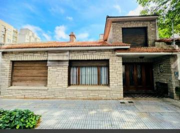 Casa · 255m² · 7 Ambientes · 2 Cocheras · Casa en Venta - 3 Dorm. 2 Baños - Mar del Plata