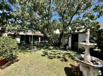 Casa · 110m² · 5 Ambientes · 1 Cochera · Venta de Casa 5 Ambientes en San Justo, Sobre Lote Propio con Parrilla y Fondo Verde Oportunidad!