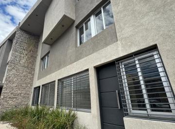 Departamento · 97m² · 5 Ambientes · 1 Cochera · Vende Duplex 3 Dorm. Apto Credito