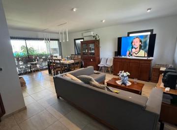 Casa · 190m² · 4 Ambientes · 2 Cocheras · Venta Duplex 3 Dorm. Valle Escondido Housing Las Moras
