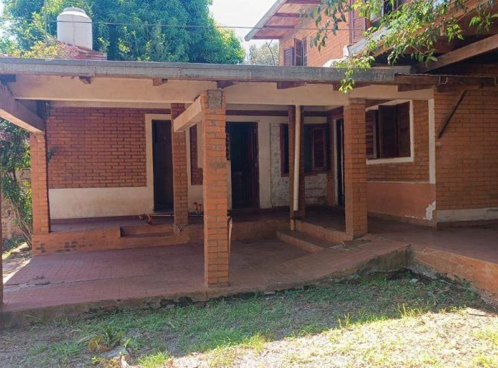 Casa · 140m² · 8 Ambientes · 1 Cochera
